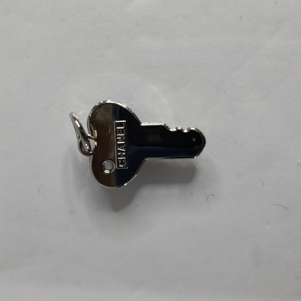 CC Heart Shape Zipper Pull - Picture 2 of 4